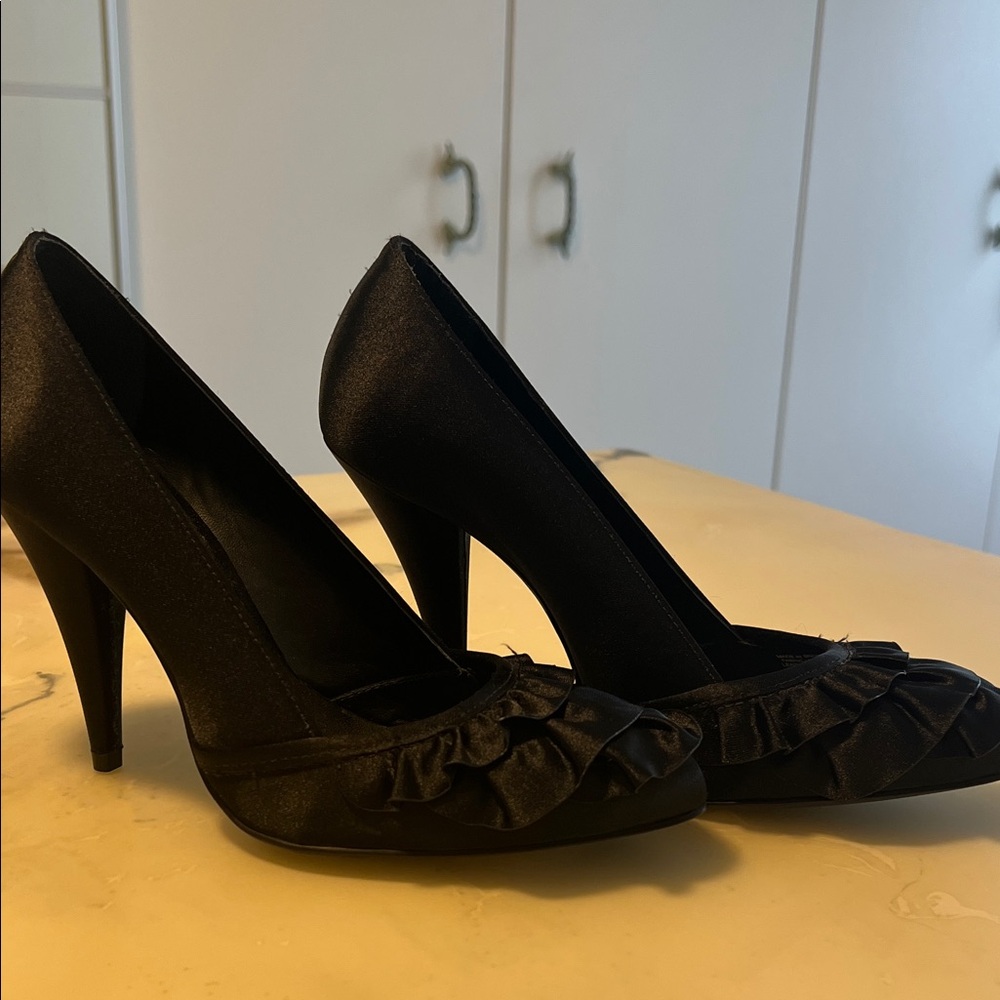 BCBGMaxAzria Black Ruffled Heels - Picture 2 of 7